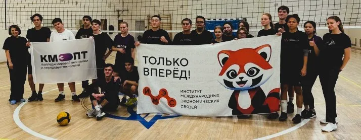 Соревнования по волейболу «Детки и предки»