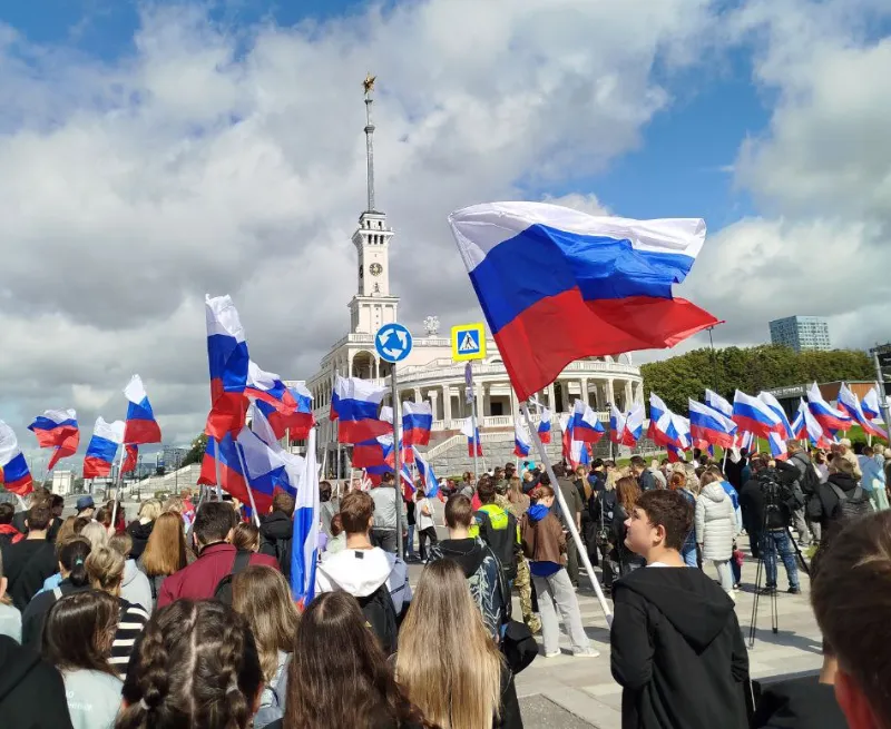 КМЭПТ принял участие в ежегодном праздновании Дня Государственного флага РФ